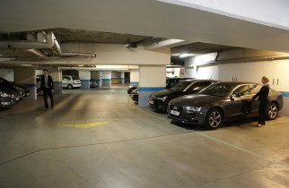 Parkplatz Pour une voiture (1 place) - Parkplatz
