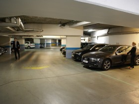 Parkplatz Pour une voiture (1 place) - Parkplatz