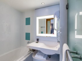 Salle de bain - Standard - Bedroom
