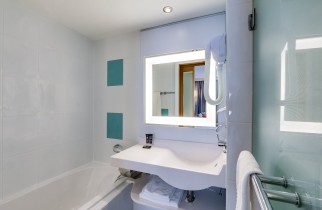 Salle de bain - Standard - Bedroom