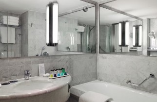 Estándar Deluxe 11H - 17H - Aparcamiento