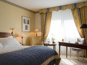 Chambre Classique Provençale - Classic Entre Deux Vols - Dormitorio