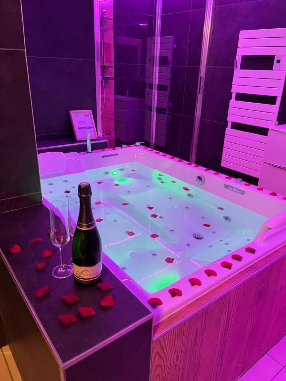 Hot Tub - Albertville