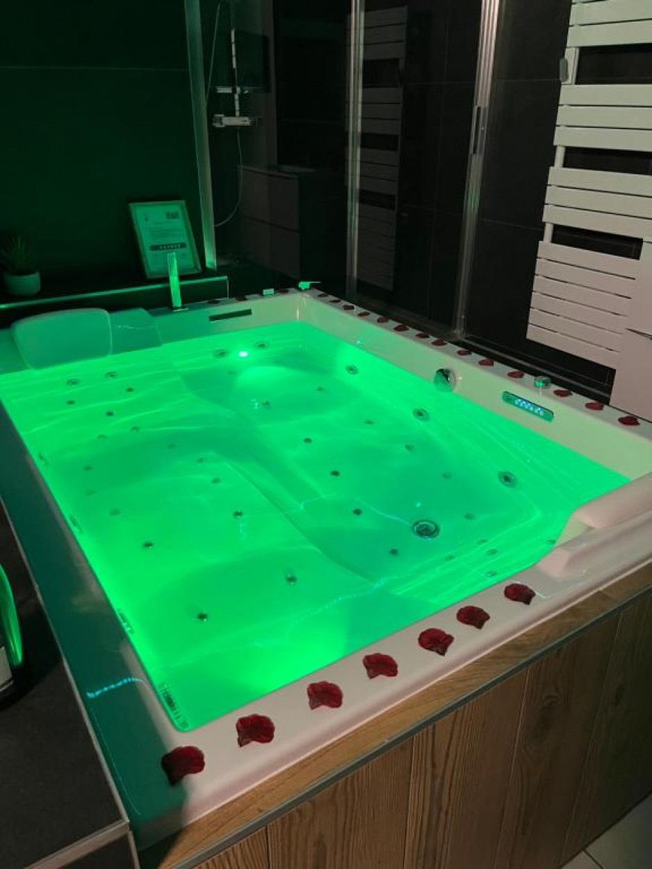 Hot Tub - Albertville