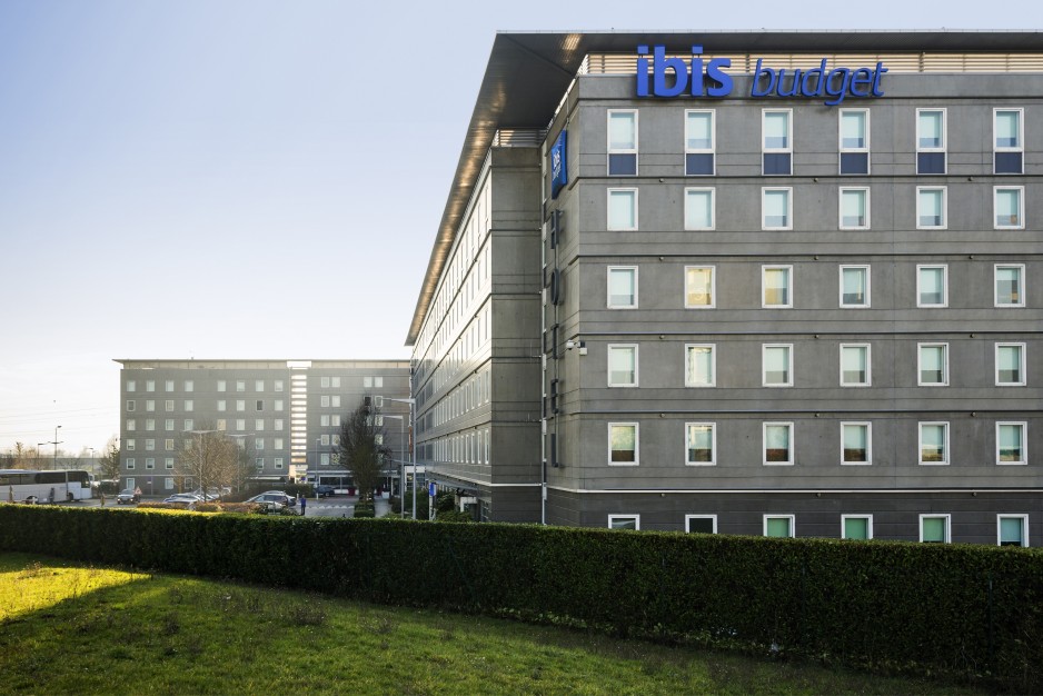 Alojamiento Roissy CDG Facade hotel