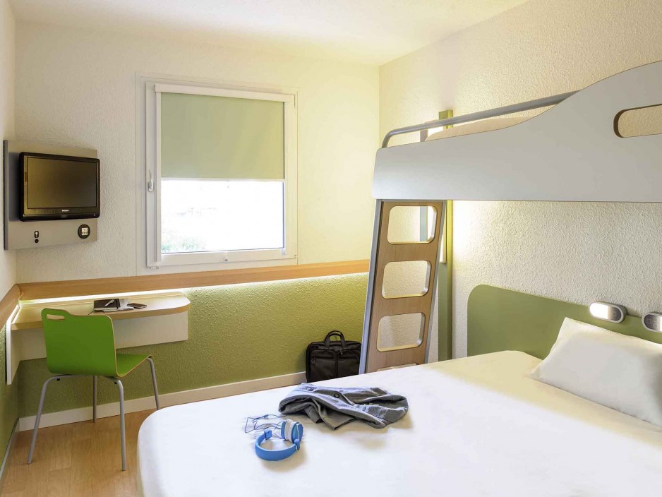 Camera Cergy-Pontoise chambre en journée ibis budget cergy
