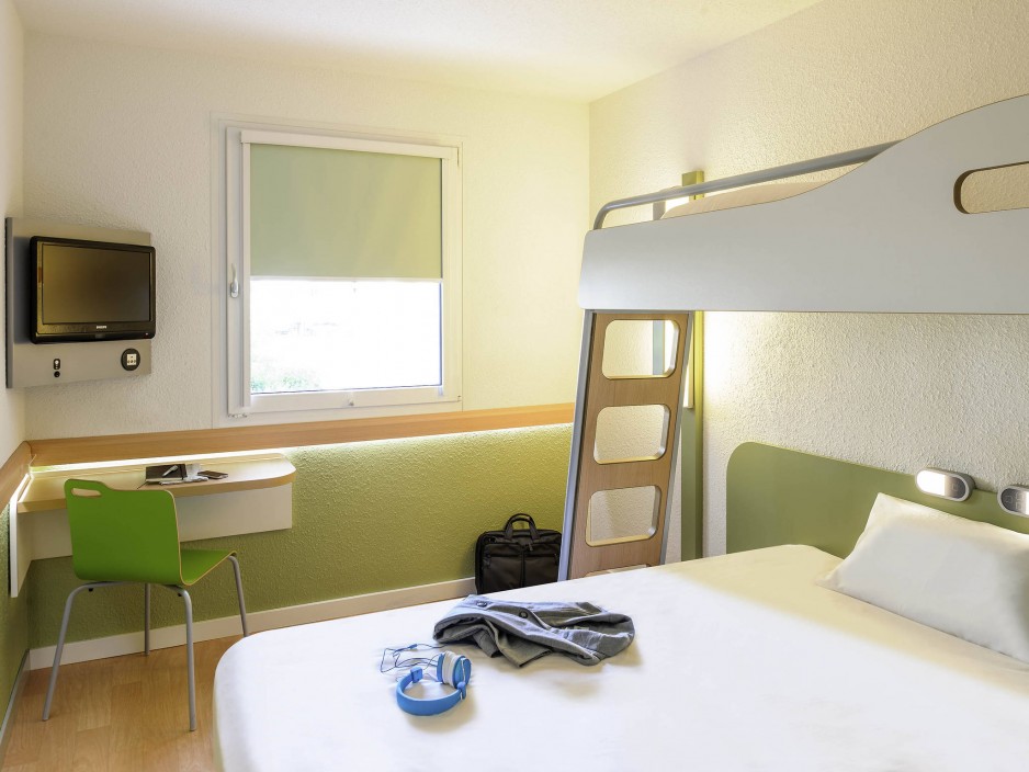 Dormitorio Boulogne-sur-Mer chambre en journée ibis budget Boulogne sur mer