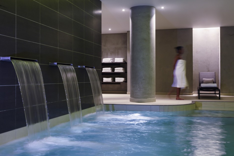 Services hôteliers Paris Roissy CDG Piscine